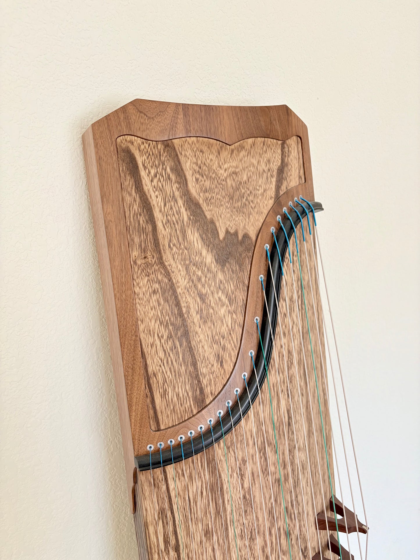 Caiyue Single-piece hand carved 采乐手工整挖 胡桃木大纳采 Large Na Cai