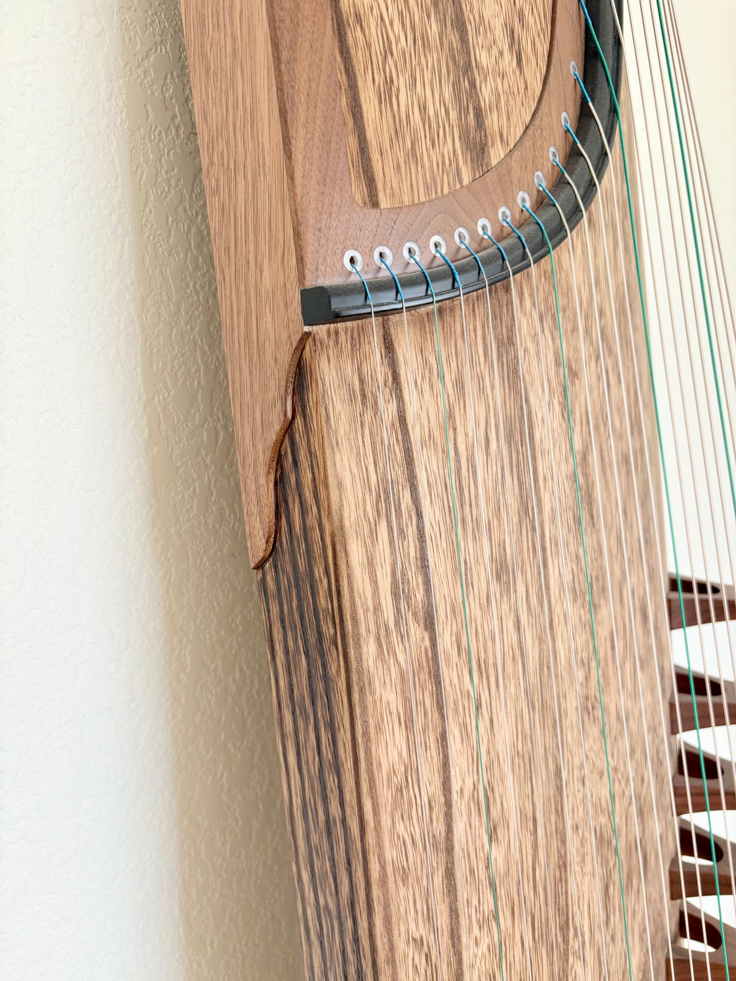 Caiyue Single-piece hand carved 采乐手工整挖 胡桃木大纳采 Large Na Cai