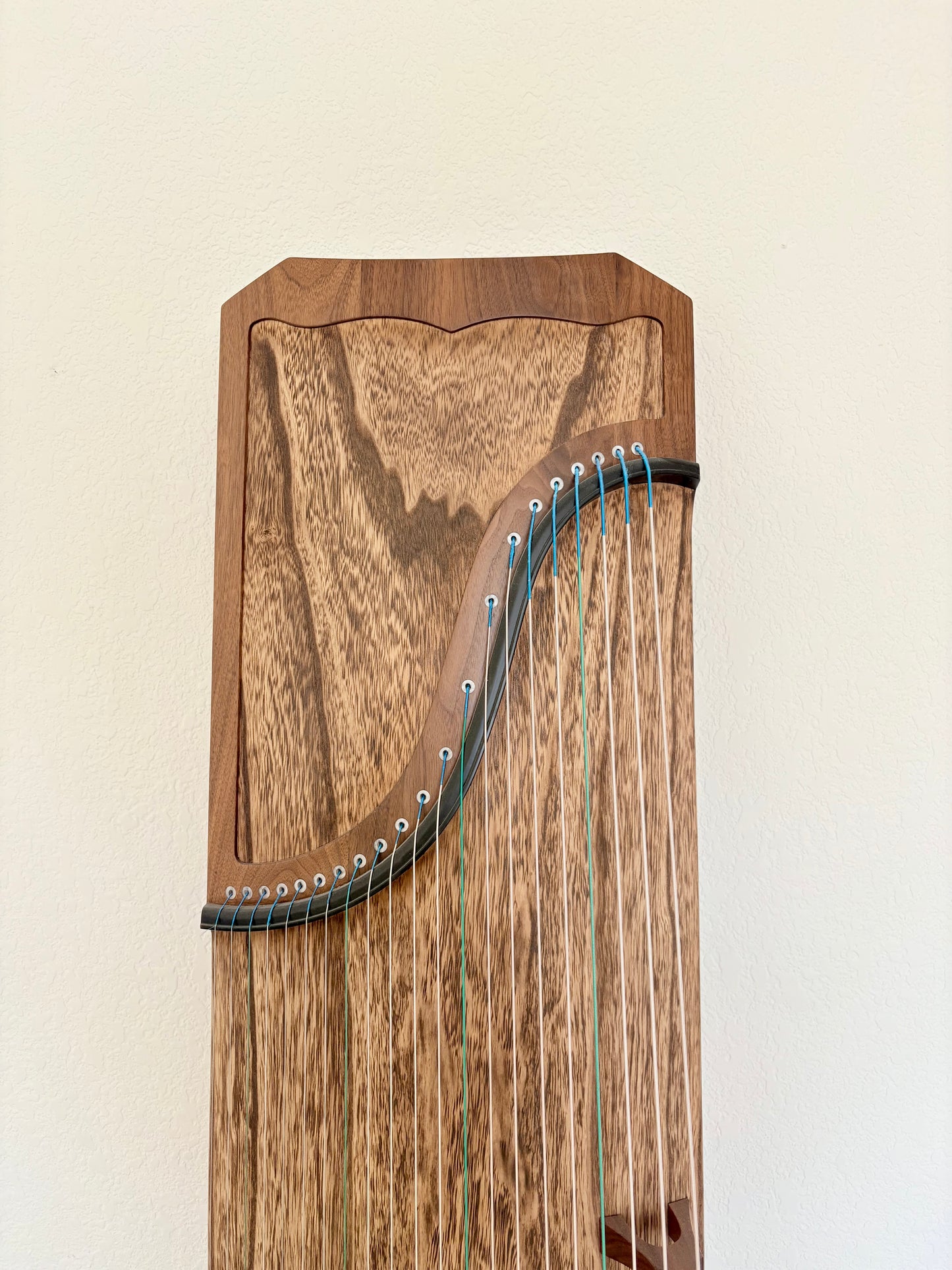 Caiyue Single-piece hand carved 采乐手工整挖 胡桃木大纳采 Large Na Cai