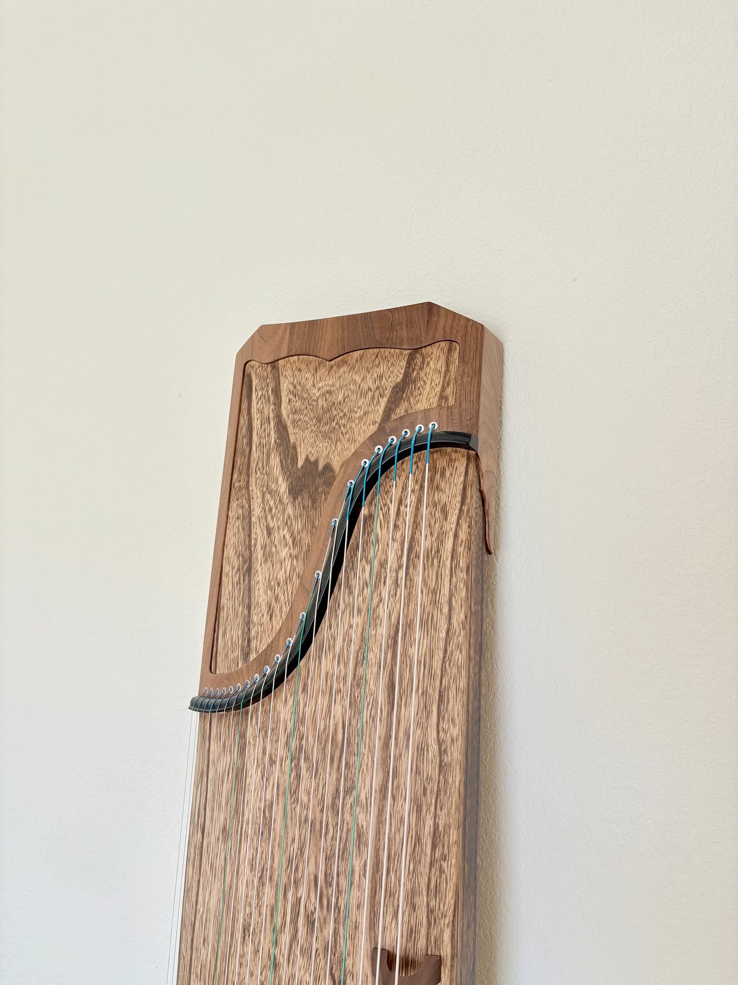 Caiyue Single-piece hand carved 采乐手工整挖 胡桃木大纳采 Large Na Cai