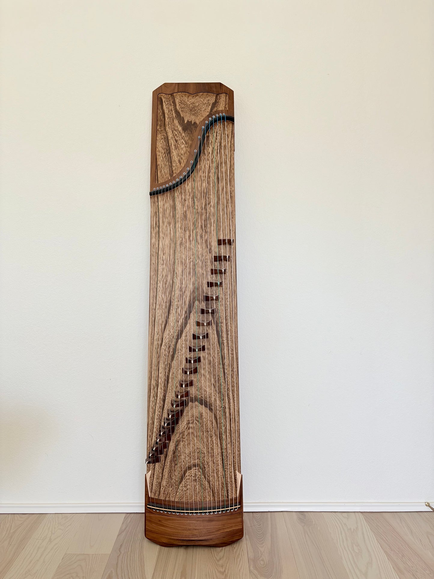 Caiyue Single-piece hand carved 采乐手工整挖 胡桃木大纳采 Large Na Cai