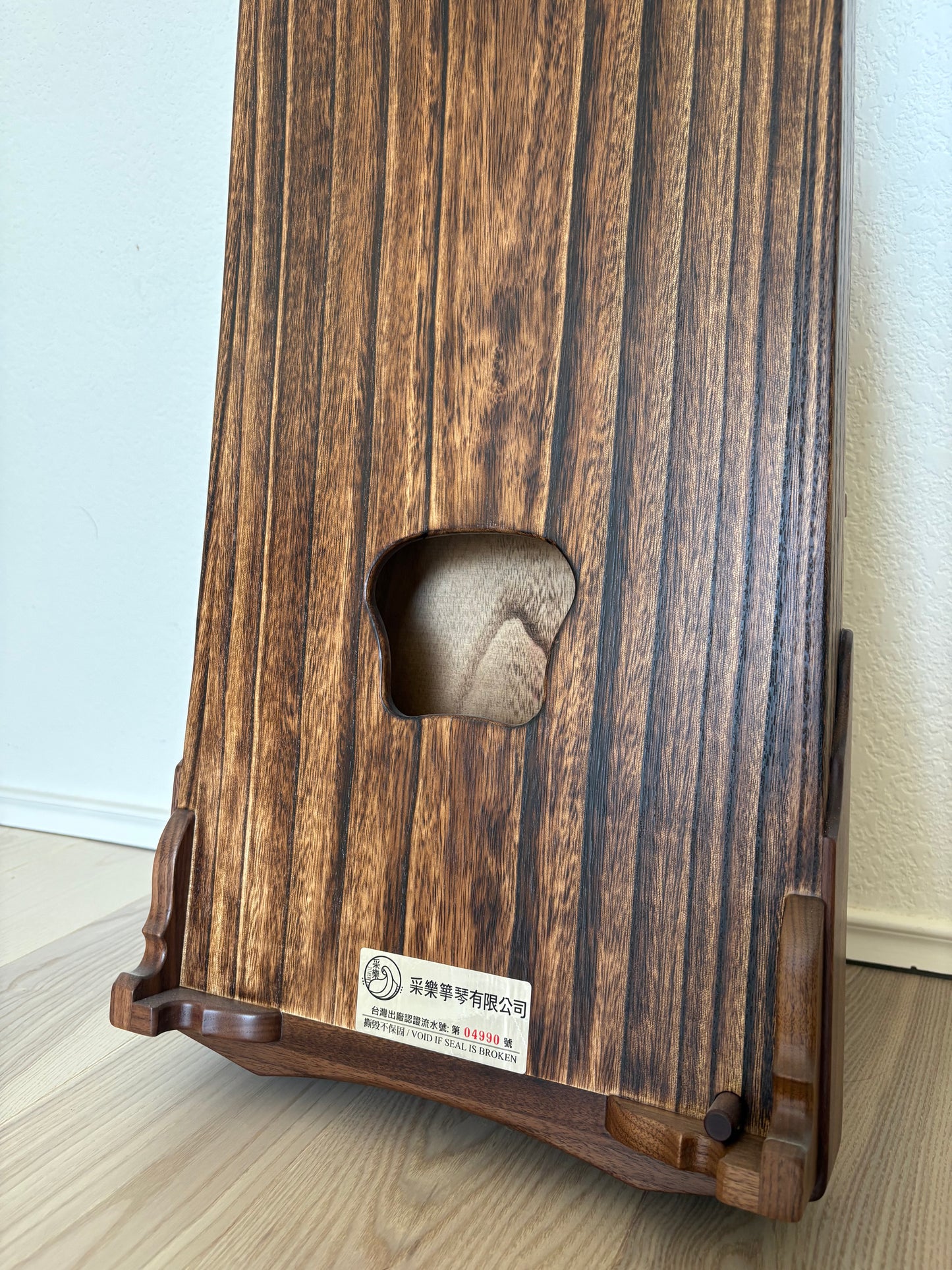 Caiyue Single-piece hand carved 采乐手工整挖 胡桃木大纳采 Large Na Cai