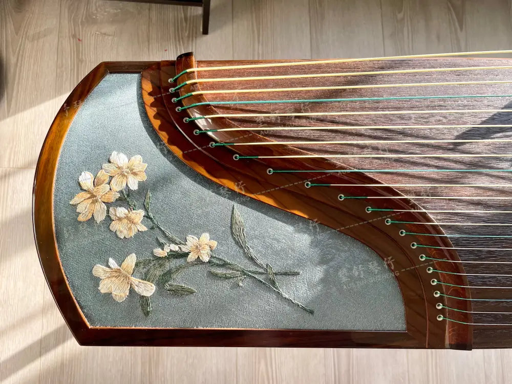 Haitang Guzheng 海棠国乐古筝 carved paulownia with embroidery 刺绣挖筝 YuWanFangLan 毓婉芳兰 East Indian Rosewood 阔叶黄檀